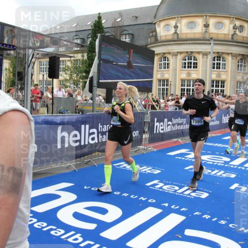 29.06.2025 - hella hamburg halbmarathon Michael Strokosch http://msf.ph/oto/8276766 29.06.2025 10:53:59 Ziel 1706, 1815, 1870, 2432, 3096, 6374, 6481, 7395, 7918, 7973, 8394, 10891, 11789, 12413, 13032, 13869, 14026, 14175, 16477, 16538, 18418, 18831, 18879, 18915, 19177 meine-sportfotos.de