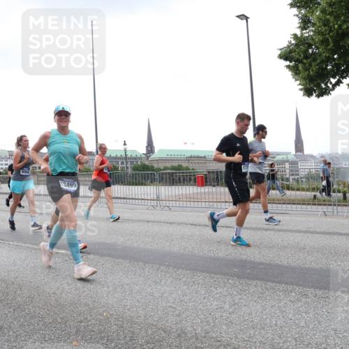 29.06.2025 - hella hamburg halbmarathon Lena Gebhardt http://msf.ph/oto/8276772 29.06.2025 10:46:26 Lombardsbrücke 1371, 1375, 1429, 1465, 1532, 1608, 1837, 1867, 1868, 2398, 2423, 2500, 2697, 2773, 2813, 2951, 3410, 3469, 3734, 4119, 4202, 4223, 4296, 4355, 4448, 4604, 5697, 5703, 5769, 5770, 5854, 5892, 6068, 6124, 6161, 6392, 7303, 7364, 7368, 7374, 7767, 7894, 7960, 7983, 8047, 8477, 8551, 8700, 9129, 9337, 9426, 9445, 9691, 10153, 10230, 11358, 11361, 11876, 11910, 12298, 12333, 12507, 12522, 13969, 14261, 15852, 16882, 16987 meine-sportfotos.de