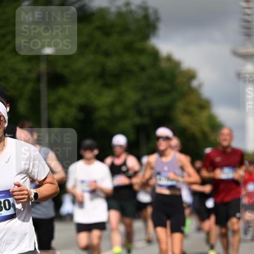 29.06.2025 - hella hamburg halbmarathon Dr. Thomas Lammeyer http://msf.ph/oto/8276830 29.06.2025 09:52:59 Kennedybrücke 1343, 1603, 2044, 2707, 2745, 2750, 2849, 2980, 3014, 3116, 3136, 3282, 4148, 4766, 5050, 5124, 5648, 6149, 6771, 7035, 7109, 7229, 8358, 8465, 9296, 9686, 9914, 10930, 11177 meine-sportfotos.de