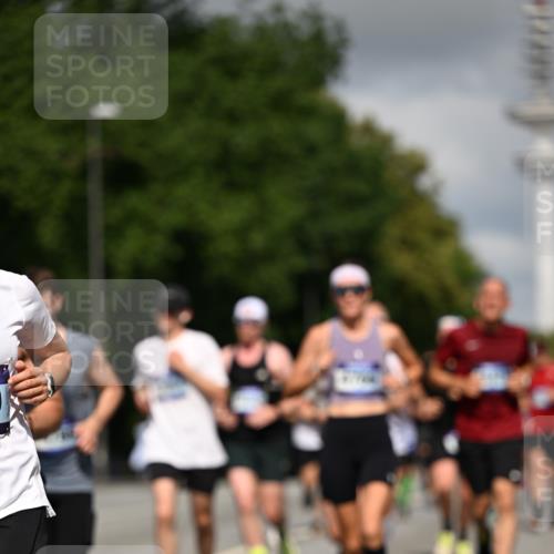 29.06.2025 - hella hamburg halbmarathon Dr. Thomas Lammeyer http://msf.ph/oto/8276844 29.06.2025 09:52:59 Kennedybrücke 1343, 1603, 2044, 2707, 2745, 2750, 2849, 2980, 3014, 3116, 3136, 3282, 4148, 4766, 5050, 5124, 5648, 6149, 6771, 7035, 7109, 7229, 8358, 8465, 9296, 9686, 9914, 10930, 11177 meine-sportfotos.de