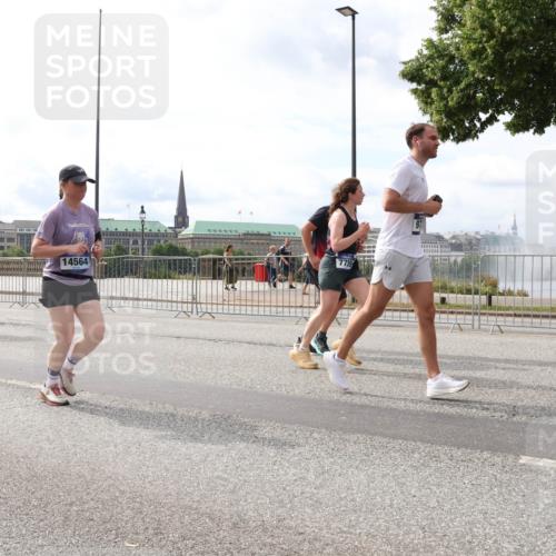 29.06.2025 - hella hamburg halbmarathon Lena Gebhardt http://msf.ph/oto/8276859 29.06.2025 10:20:20 Lombardsbrücke 14564, 1011, 1046, 1069, 1110, 1115, 1154, 1471, 1474, 2064, 2478, 3278, 3434, 3733, 3842, 4154, 4166, 4422, 4539, 4585, 4614, 4737, 4739, 4754, 4869, 5181, 5397, 5556, 5659, 5811, 5812, 5831, 5937, 6951, 7018, 7101, 7131, 7137, 7519, 7739, 7744, 7808, 8025, 8387, 8462, 8588, 8738, 9136, 9196, 9722, 9735, 9873, 10041, 10414, 10550, 10595, 10613, 10622, 10647, 10701, 10754, 11028, 11036, 11603, 11835, 11995 meine-sportfotos.de