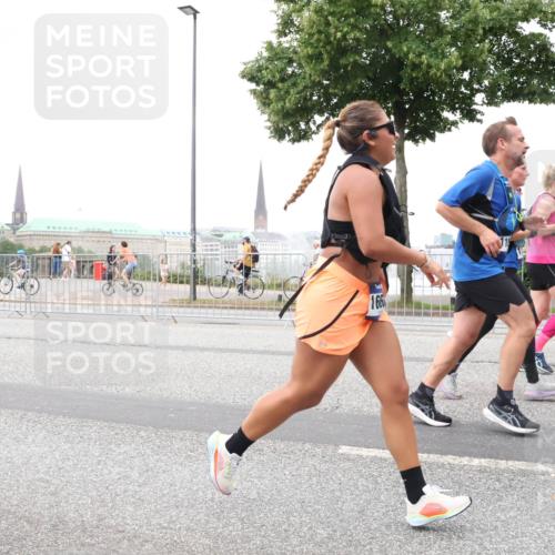29.06.2025 - hella hamburg halbmarathon Lena Gebhardt http://msf.ph/oto/8276865 29.06.2025 10:54:43 Lombardsbrücke 166, 1198, 1762, 1822, 1949, 2084, 2244, 2532, 2566, 2586, 2632, 3002, 3364, 3761, 3795, 3857, 4191, 4192, 4720, 4971, 5157, 5185, 5216, 5309, 5392, 5500, 5727, 5882, 5933, 5993, 6023, 6279, 6839, 6982, 7498, 7670, 7874, 7946, 7986, 8012, 8186, 8801, 8803, 9130, 9521, 9596, 10109, 10331, 10471, 10686, 11033, 11226, 11287, 11354, 11567, 11569, 12240, 12268, 12270, 12930, 13272, 13283, 13944, 13945, 13979, 13980 meine-sportfotos.de