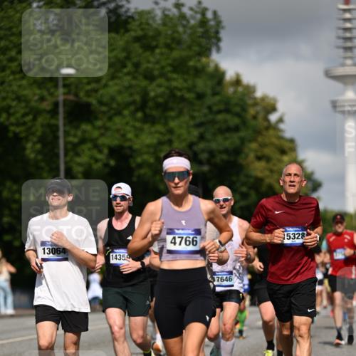 29.06.2025 - hella hamburg halbmarathon Dr. Thomas Lammeyer http://msf.ph/oto/8276883 29.06.2025 09:53:00 Kennedybrücke 1343, 1603, 2044, 2707, 2745, 2750, 2849, 2980, 3014, 3116, 3136, 3282, 4148, 4766, 5050, 5124, 5648, 6149, 6771, 7035, 7109, 7229, 8358, 8465, 9296, 9686, 9914, 10930, 11177 meine-sportfotos.de