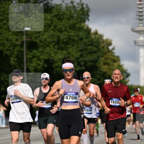 29.06.2025 - hella hamburg halbmarathon Dr. Thomas Lammeyer http://msf.ph/oto/8276896 29.06.2025 09:53:00 Kennedybrücke 1343, 1603, 2044, 2707, 2745, 2750, 2849, 2980, 3014, 3116, 3136, 3282, 4148, 4766, 5050, 5124, 5648, 6149, 6771, 7035, 7109, 7229, 8358, 8465, 9296, 9686, 9914, 10930, 11177 meine-sportfotos.de