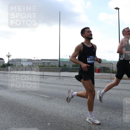 29.06.2025 - hella hamburg halbmarathon Lena Gebhardt http://msf.ph/oto/8276897 29.06.2025 09:45:24 Lombardsbrücke 14764, 14395, 18099, 57, 1707, 1758, 1827, 1990, 2689, 2746, 3043, 3201, 4050, 4129, 4679, 4698, 4749, 5070, 5269, 5328, 5746, 5826, 6358, 6619, 6781, 7272, 7389, 7481, 7651, 7723, 8190, 8209, 8883, 9137, 9381, 9571, 9634, 10017, 10171, 10486, 10848, 10876, 11120, 11169, 11413, 11857, 12049, 12234, 12308, 12595, 12691, 12900, 12988, 13066, 13618, 13838, 14028, 14140, 14164, 14289, 15672, 15883, 16157, 16508, 16713, 16818, 17428 meine-sportfotos.de
