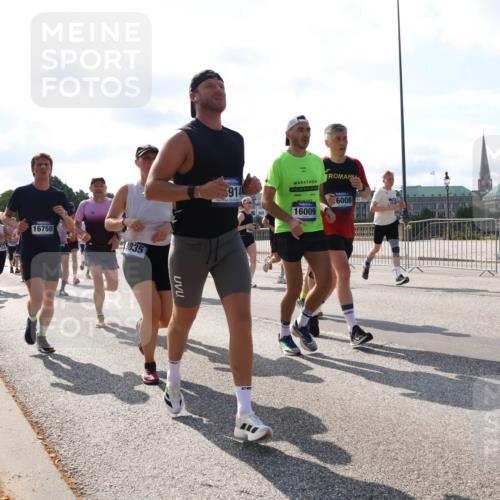 29.06.2025 - hella hamburg halbmarathon Lena Gebhardt http://msf.ph/oto/8276908 29.06.2025 09:57:51 Lombardsbrücke 16750, 9835, 914, 16009, 6008, 1086, 1094, 1179, 1193, 1258, 1320, 1321, 1335, 1422, 1563, 1870, 2138, 2252, 2397, 2417, 2444, 2448, 2488, 2612, 2855, 2946, 3048, 3058, 3091, 3096, 3114, 3251, 3698, 3999, 4261, 4299, 4379, 4814, 4986, 5018, 5024, 5032, 5305, 5633, 5672, 5775, 5820, 5907, 6125, 6355, 6356, 6374, 6569, 6580, 6585, 6628, 6754, 6776, 6795, 6942, 7065, 7134, 7221, 7397, 7478, 7509, 7594, 7646, 7724, 7742, 7930, 7932, 7952, 7973, 7976 meine-sportfotos.de