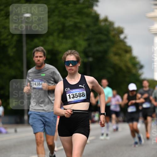 29.06.2025 - hella hamburg halbmarathon Dr. Thomas Lammeyer http://msf.ph/oto/8276920 29.06.2025 10:15:40 Kennedybrücke 1062, 1166, 1992, 2661, 4227, 5254, 5990, 5991, 7474, 7571, 8368, 9191, 9254, 10042, 10428 meine-sportfotos.de