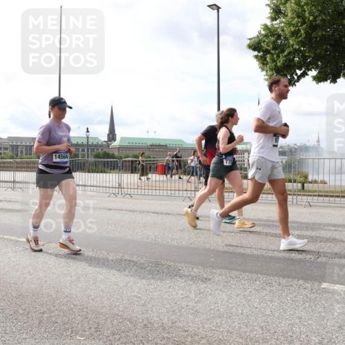 29.06.2025 - hella hamburg halbmarathon Lena Gebhardt http://msf.ph/oto/8276921 29.06.2025 10:20:20 Lombardsbrücke 14564, 779, 1011, 1046, 1069, 1110, 1115, 1154, 1471, 1474, 2064, 2478, 3278, 3434, 3733, 3842, 4154, 4166, 4422, 4539, 4585, 4614, 4737, 4739, 4754, 4869, 5181, 5397, 5556, 5659, 5811, 5812, 5831, 5937, 6951, 7018, 7101, 7131, 7137, 7519, 7739, 7744, 7808, 8025, 8387, 8462, 8588, 8738, 9136, 9196, 9722, 9735, 9873, 10041, 10414, 10550, 10595, 10613, 10622, 10647, 10701, 10754, 11028, 11036, 11603, 11835, 11995 meine-sportfotos.de