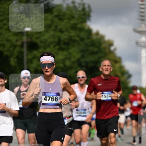 29.06.2025 - hella hamburg halbmarathon Dr. Thomas Lammeyer http://msf.ph/oto/8276943 29.06.2025 09:53:01 Kennedybrücke 1343, 1603, 2044, 2707, 2745, 2750, 2849, 2980, 3014, 3116, 3136, 3282, 4148, 4766, 5050, 5648, 5889, 6149, 6771, 7035, 7109, 7229, 8358, 8370, 8465, 9264, 9296, 9686, 9914, 10930, 11177 meine-sportfotos.de