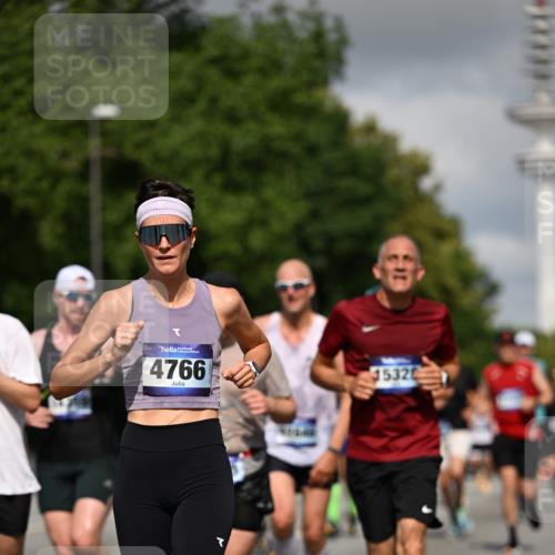 29.06.2025 - hella hamburg halbmarathon Dr. Thomas Lammeyer http://msf.ph/oto/8276961 29.06.2025 09:53:01 Kennedybrücke 1343, 1603, 2044, 2707, 2745, 2750, 2849, 2980, 3014, 3116, 3136, 3282, 4148, 4766, 5050, 5648, 5889, 6149, 6771, 7035, 7109, 7229, 8358, 8370, 8465, 9264, 9296, 9686, 9914, 10930, 11177 meine-sportfotos.de