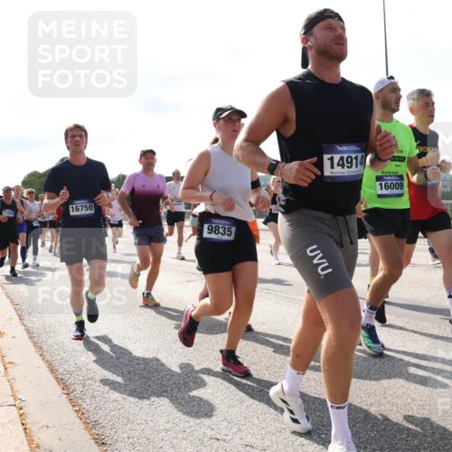 29.06.2025 - hella hamburg halbmarathon Lena Gebhardt http://msf.ph/oto/8276983 29.06.2025 09:57:51 Lombardsbrücke 11208, 16750, 9835, 14914, 23471, 16009, 1086, 1094, 1179, 1193, 1258, 1320, 1321, 1335, 1422, 1563, 1870, 2138, 2252, 2397, 2417, 2444, 2448, 2488, 2612, 2855, 2946, 3048, 3058, 3091, 3096, 3114, 3251, 3698, 3999, 4261, 4299, 4379, 4814, 4986, 5018, 5024, 5032, 5305, 5633, 5672, 5775, 5820, 5907, 6125, 6355, 6356, 6374, 6569, 6580, 6585, 6628, 6754, 6776, 6795, 6942, 7065, 7134, 7221, 7397, 7478, 7509, 7594, 7646, 7724, 7742, 7930, 7932, 7952, 7973, 7976 meine-sportfotos.de