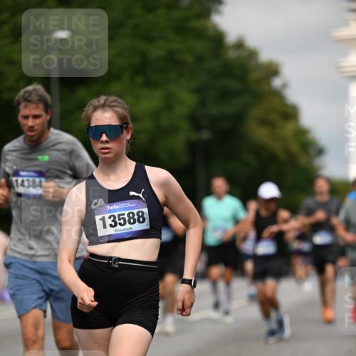 29.06.2025 - hella hamburg halbmarathon Dr. Thomas Lammeyer http://msf.ph/oto/8276989 29.06.2025 10:15:41 Kennedybrücke 1062, 1166, 1992, 2661, 3837, 4227, 5254, 5990, 5991, 7370, 7474, 7571, 8368, 9191, 9254, 10042, 10428 meine-sportfotos.de