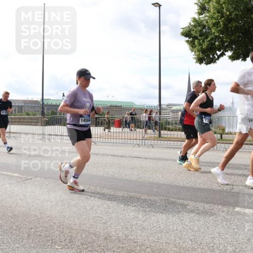 29.06.2025 - hella hamburg halbmarathon Lena Gebhardt http://msf.ph/oto/8277001 29.06.2025 10:20:20 Lombardsbrücke 9136, 14564, 97, 1011, 1046, 1069, 1110, 1115, 1154, 1471, 1474, 2064, 2478, 3278, 3434, 3733, 3842, 4154, 4166, 4422, 4539, 4585, 4614, 4737, 4739, 4754, 4869, 5181, 5397, 5556, 5659, 5811, 5812, 5831, 5937, 6951, 7018, 7101, 7131, 7137, 7519, 7739, 7744, 7808, 8025, 8387, 8462, 8588, 8738, 9136, 9196, 9722, 9735, 9873, 10041, 10414, 10550, 10595, 10613, 10622, 10647, 10701, 10754, 11028, 11036, 11603, 11835, 11995 meine-sportfotos.de
