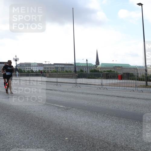 29.06.2025 - hella hamburg halbmarathon Lena Gebhardt http://msf.ph/oto/8277047 29.06.2025 09:45:24 Lombardsbrücke 14395, 7481, 57, 1707, 1758, 1827, 1990, 2689, 2746, 3043, 3201, 4050, 4129, 4679, 4698, 4749, 5070, 5269, 5328, 5746, 5826, 6358, 6619, 6781, 7272, 7389, 7481, 7651, 7723, 8190, 8209, 8883, 9137, 9381, 9571, 9634, 10017, 10171, 10486, 10848, 10876, 11120, 11169, 11413, 11857, 12049, 12234, 12308, 12595, 12691, 12900, 12988, 13066, 13618, 13838, 14028, 14140, 14164, 14289, 15672, 15883, 16157, 16508, 16713, 16818, 17428 meine-sportfotos.de