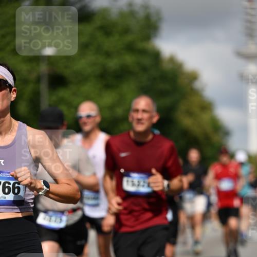 29.06.2025 - hella hamburg halbmarathon Dr. Thomas Lammeyer http://msf.ph/oto/8277068 29.06.2025 09:53:02 Kennedybrücke 1343, 1445, 1603, 2044, 2573, 2745, 2750, 2849, 2980, 3014, 3116, 3136, 3282, 4148, 4766, 5050, 5648, 5889, 6123, 6149, 6771, 7035, 7109, 7229, 8358, 8370, 8465, 9264, 9296, 9686, 9914, 10930 meine-sportfotos.de