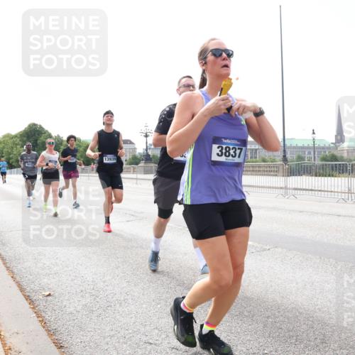 29.06.2025 - hella hamburg halbmarathon Lena Gebhardt http://msf.ph/oto/8277072 29.06.2025 10:11:31 Lombardsbrücke 1328, 1531, 1723, 1866, 1992, 2868, 3363, 3837, 4227, 5254, 5605, 5653, 7271, 7571, 8115, 8171, 8206, 8207, 8368, 8561, 8807, 8810, 9119, 9428, 10196, 10372, 10428, 11149, 11321, 11507, 11755, 12286, 12473, 12571, 12836, 13177, 13203, 13603, 13939, 14008, 14022, 14149, 14384, 15009, 15252, 15797, 15908, 15945, 16383, 17080, 17142, 17500, 17638, 17787, 17866, 18278, 18382, 19172, 19241 meine-sportfotos.de