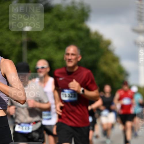 29.06.2025 - hella hamburg halbmarathon Dr. Thomas Lammeyer http://msf.ph/oto/8277076 29.06.2025 09:53:02 Kennedybrücke 1343, 1445, 1603, 2044, 2573, 2745, 2750, 2849, 2980, 3014, 3116, 3136, 3282, 4148, 4766, 5050, 5648, 5889, 6123, 6149, 6771, 7035, 7109, 7229, 8358, 8370, 8465, 9264, 9296, 9686, 9914, 10930 meine-sportfotos.de