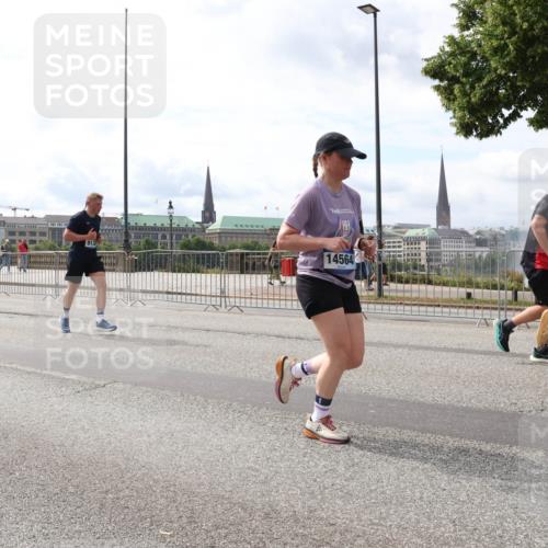 29.06.2025 - hella hamburg halbmarathon Lena Gebhardt http://msf.ph/oto/8277113 29.06.2025 10:20:21 Lombardsbrücke 14564, 1011, 1046, 1069, 1110, 1115, 1154, 1471, 1474, 2064, 2478, 3278, 3434, 3733, 3842, 4154, 4166, 4422, 4539, 4585, 4614, 4737, 4739, 4754, 4869, 5181, 5397, 5556, 5625, 5659, 5811, 5812, 5831, 5937, 6951, 7018, 7101, 7131, 7137, 7519, 7739, 7744, 7808, 8025, 8387, 8462, 8588, 8738, 9136, 9196, 9722, 9735, 9873, 10041, 10414, 10550, 10595, 10613, 10622, 10647, 10701, 10754, 11028, 11036, 11603, 11835, 11995 meine-sportfotos.de