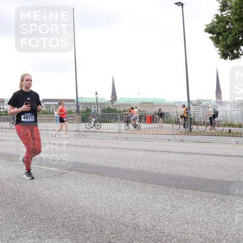 29.06.2025 - hella hamburg halbmarathon Lena Gebhardt http://msf.ph/oto/8277124 29.06.2025 10:54:44 Lombardsbrücke 4971, 1198, 1762, 1822, 1949, 2084, 2244, 2532, 2566, 2586, 2632, 3002, 3364, 3761, 3795, 3857, 4191, 4192, 4720, 4971, 5157, 5185, 5216, 5309, 5392, 5500, 5727, 5882, 5933, 5993, 6023, 6279, 6839, 6982, 7498, 7670, 7946, 7986, 8012, 8186, 8801, 8803, 9130, 9521, 9596, 10109, 10331, 10471, 10686, 11033, 11226, 11287, 11354, 11567, 11569, 12240, 12268, 12270, 12930, 13272, 13283, 13944, 13945, 13979, 13980 meine-sportfotos.de