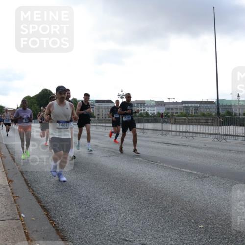 29.06.2025 - hella hamburg halbmarathon Lena Gebhardt http://msf.ph/oto/8277150 29.06.2025 09:45:25 Lombardsbrücke 7481, 14395, 57, 1707, 1758, 1827, 1990, 2689, 2746, 3043, 3201, 4050, 4129, 4679, 4698, 4749, 5070, 5269, 5328, 5746, 5826, 6358, 6619, 6781, 7272, 7389, 7481, 7651, 7723, 8190, 8209, 8883, 9137, 9381, 9571, 9634, 10017, 10171, 10486, 10848, 10876, 11120, 11169, 11413, 11857, 12049, 12234, 12308, 12595, 12691, 12900, 12988, 13066, 13618, 14028, 14140, 14164, 14289, 15672, 15883, 16157, 16713, 16818, 17428 meine-sportfotos.de