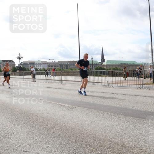 29.06.2025 - hella hamburg halbmarathon Lena Gebhardt http://msf.ph/oto/8277203 29.06.2025 10:20:21 Lombardsbrücke 10595, 10410, 1011, 1046, 1069, 1110, 1115, 1154, 1471, 1474, 2064, 2478, 3278, 3434, 3733, 3842, 4154, 4166, 4422, 4539, 4585, 4614, 4737, 4739, 4754, 4869, 5181, 5397, 5556, 5625, 5659, 5811, 5812, 5831, 5937, 6951, 7018, 7101, 7131, 7137, 7519, 7739, 7744, 7808, 8025, 8387, 8462, 8588, 8738, 9136, 9196, 9722, 9735, 9873, 10041, 10414, 10550, 10595, 10613, 10622, 10647, 10701, 10754, 11028, 11036, 11603, 11835, 11995 meine-sportfotos.de