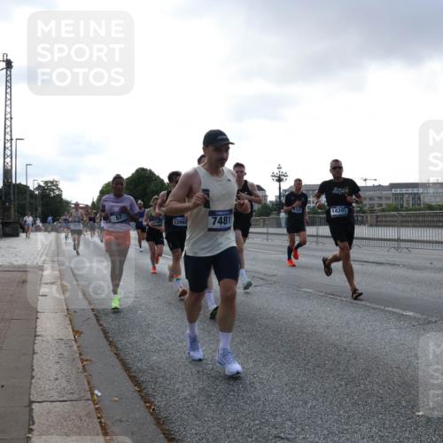 29.06.2025 - hella hamburg halbmarathon Lena Gebhardt http://msf.ph/oto/8277236 29.06.2025 09:45:25 Lombardsbrücke 6358, 14395, 12986, 7481, 57, 1707, 1758, 1827, 1990, 2689, 2746, 3043, 3201, 4050, 4129, 4679, 4698, 4749, 5070, 5269, 5328, 5746, 5826, 6358, 6619, 6781, 7272, 7389, 7481, 7651, 7723, 8190, 8209, 8883, 9137, 9381, 9571, 9634, 10017, 10171, 10486, 10848, 10876, 11120, 11169, 11413, 11857, 12049, 12234, 12308, 12595, 12691, 12900, 12988, 13066, 13618, 14028, 14140, 14164, 14289, 15672, 15883, 16157, 16713, 16818, 17428 meine-sportfotos.de