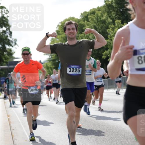 29.06.2025 - hella hamburg halbmarathon Jannik Wohlers http://msf.ph/oto/8277245 29.06.2025 10:02:15 Lombardsbrücke 1702, 1733, 2685, 2712, 2819, 3225, 3780, 3919, 5734, 6752, 7049, 7869, 7888, 8003, 8364, 8624, 8662, 8749, 9006, 9131, 9554, 9986, 10128, 10295, 10539, 11250, 11515, 11702, 11782, 11968, 12978, 13184, 13488, 13491, 13932, 14732, 15291, 15394, 15834, 15993, 16654, 17077, 17757, 17931, 17939, 18624, 19117, 19146, 19165, 19173, 19176 meine-sportfotos.de
