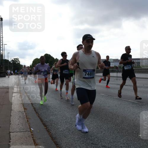 29.06.2025 - hella hamburg halbmarathon Lena Gebhardt http://msf.ph/oto/8277276 29.06.2025 09:45:25 Lombardsbrücke 14395, 57, 12988, 7481, 57, 1707, 1758, 1827, 1990, 2689, 2746, 3043, 3201, 4050, 4129, 4679, 4698, 4749, 5070, 5269, 5328, 5746, 5826, 6358, 6619, 6781, 7272, 7389, 7481, 7651, 7723, 8190, 8209, 8883, 9137, 9381, 9571, 9634, 10017, 10171, 10486, 10848, 10876, 11120, 11169, 11413, 11857, 12049, 12234, 12308, 12595, 12691, 12900, 12988, 13066, 13618, 14028, 14140, 14164, 14289, 15672, 15883, 16157, 16713, 16818, 17428 meine-sportfotos.de