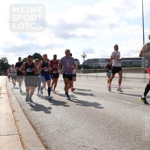 29.06.2025 - hella hamburg halbmarathon Lena Gebhardt http://msf.ph/oto/8277319 29.06.2025 09:57:52 Lombardsbrücke 1320, 69, 11208, 7478, 6356, 1086, 1094, 1179, 1193, 1258, 1320, 1321, 1335, 1422, 1563, 1870, 2138, 2252, 2397, 2417, 2444, 2448, 2488, 2612, 2636, 2855, 2946, 3048, 3058, 3091, 3096, 3114, 3251, 3999, 4261, 4299, 4379, 4814, 4986, 5024, 5032, 5305, 5633, 5672, 5775, 5820, 5907, 6125, 6355, 6356, 6374, 6569, 6580, 6585, 6628, 6754, 6776, 6795, 6942, 7065, 7134, 7221, 7397, 7478, 7509, 7594, 7646, 7724, 7742, 7930, 7932, 7952, 7973, 7976 meine-sportfotos.de