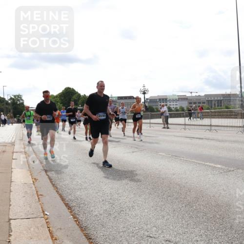 29.06.2025 - hella hamburg halbmarathon Lena Gebhardt http://msf.ph/oto/8277330 29.06.2025 10:20:22 Lombardsbrücke 842, 10595, 10414, 1011, 1046, 1069, 1110, 1115, 1154, 1471, 1474, 2053, 2064, 2478, 3278, 3434, 3733, 3842, 4154, 4166, 4422, 4539, 4585, 4614, 4737, 4739, 4754, 4869, 5181, 5397, 5556, 5625, 5659, 5811, 5812, 5831, 5937, 6951, 7018, 7101, 7131, 7137, 7519, 7739, 7744, 7808, 8025, 8387, 8462, 8588, 8738, 9136, 9196, 9722, 9735, 9873, 10041, 10414, 10550, 10595, 10613, 10622, 10647, 10701, 10754, 11028, 11603, 11835, 11995 meine-sportfotos.de