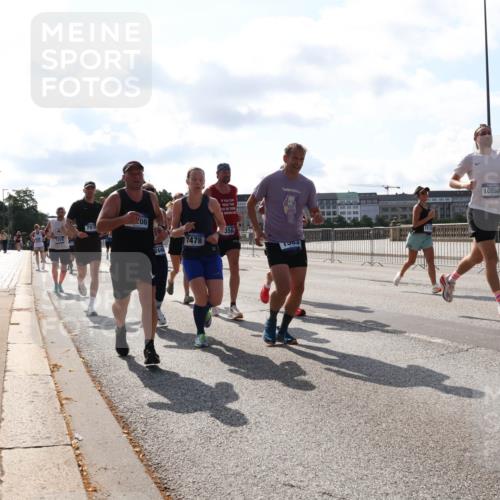 29.06.2025 - hella hamburg halbmarathon Lena Gebhardt http://msf.ph/oto/8277361 29.06.2025 09:57:53 Lombardsbrücke 1870, 208, 244, 7478, 356, 10860, 1086, 1094, 1179, 1193, 1258, 1320, 1321, 1335, 1422, 1563, 1870, 2070, 2138, 2252, 2397, 2417, 2444, 2448, 2488, 2612, 2636, 2711, 2855, 2946, 3048, 3058, 3091, 3096, 3114, 3251, 3999, 4261, 4379, 4814, 4986, 5024, 5032, 5305, 5633, 5672, 5775, 5820, 5907, 6125, 6355, 6356, 6374, 6569, 6580, 6585, 6628, 6754, 6776, 6795, 6942, 7065, 7134, 7221, 7397, 7409, 7478, 7509, 7594, 7646, 7724, 7742, 7930, 7932, 7952, 7973, 7976 meine-sportfotos.de