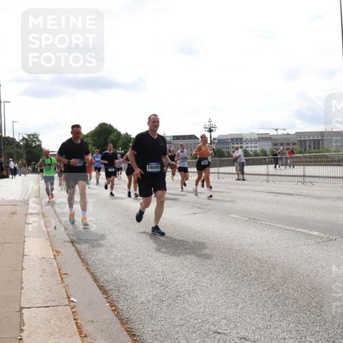 29.06.2025 - hella hamburg halbmarathon Lena Gebhardt http://msf.ph/oto/8277368 29.06.2025 10:20:22 Lombardsbrücke 7101, 10595, 10414, 1011, 1046, 1069, 1110, 1115, 1154, 1471, 1474, 2053, 2064, 2478, 3278, 3434, 3733, 3842, 4154, 4166, 4422, 4539, 4585, 4614, 4737, 4739, 4754, 4869, 5181, 5397, 5556, 5625, 5659, 5811, 5812, 5831, 5937, 6951, 7018, 7101, 7131, 7137, 7519, 7739, 7744, 7808, 8025, 8387, 8462, 8588, 8738, 9136, 9196, 9722, 9735, 9873, 10041, 10414, 10550, 10595, 10613, 10622, 10647, 10701, 10754, 11028, 11603, 11835, 11995 meine-sportfotos.de
