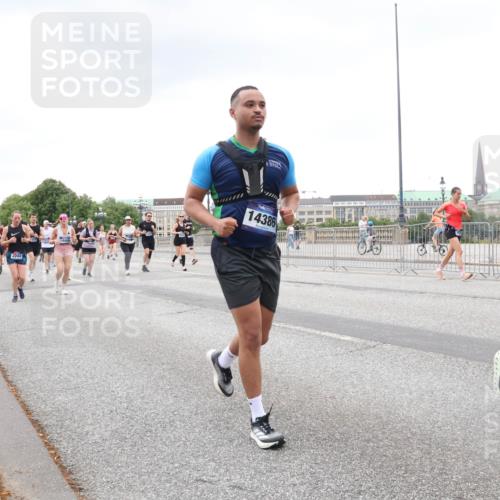 29.06.2025 - hella hamburg halbmarathon Lena Gebhardt http://msf.ph/oto/8277379 29.06.2025 10:54:45 Lombardsbrücke 2244, 14386, 49, 1198, 1822, 1949, 2084, 2244, 2532, 2566, 2586, 2632, 3002, 3364, 3761, 3795, 3857, 4191, 4192, 4720, 4971, 5157, 5185, 5216, 5309, 5392, 5500, 5727, 5882, 5933, 5993, 6023, 6279, 6839, 6982, 7670, 7986, 8012, 8186, 8801, 8803, 9130, 9521, 9596, 10109, 10331, 10471, 10686, 11033, 11226, 11287, 11354, 11567, 11569, 12240, 12268, 12270, 12930, 13272, 13283, 13944, 13945, 13979, 13980 meine-sportfotos.de