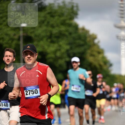 29.06.2025 - hella hamburg halbmarathon Dr. Thomas Lammeyer http://msf.ph/oto/8277381 29.06.2025 09:53:06 Kennedybrücke 1343, 1445, 1603, 2573, 2745, 2750, 2980, 3116, 3136, 3282, 4148, 4766, 5648, 5889, 6123, 6149, 6771, 7035, 7229, 8358, 8370, 8465, 9264, 9265, 9296, 9914, 10930 meine-sportfotos.de