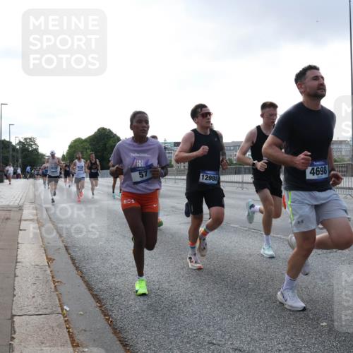 29.06.2025 - hella hamburg halbmarathon Lena Gebhardt http://msf.ph/oto/8277398 29.06.2025 09:45:26 Lombardsbrücke 57, 12988, 4698, 57, 1707, 1758, 1827, 1990, 2689, 2746, 3043, 3201, 4050, 4129, 4679, 4698, 4749, 5070, 5269, 5328, 5746, 5826, 6358, 6619, 6781, 7272, 7389, 7481, 7651, 7723, 8190, 8209, 8883, 9137, 9381, 9571, 9634, 10017, 10171, 10486, 10876, 11120, 11169, 11413, 11857, 12049, 12234, 12308, 12595, 12691, 12900, 12988, 13066, 13618, 14028, 14140, 14164, 14289, 15672, 15883, 16157, 16713, 16818, 17428 meine-sportfotos.de