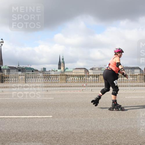 29.06.2025 - hella hamburg halbmarathon Lena Gebhardt http://msf.ph/oto/8277411 29.06.2025 09:05:00 Lombardsbrücke  meine-sportfotos.de