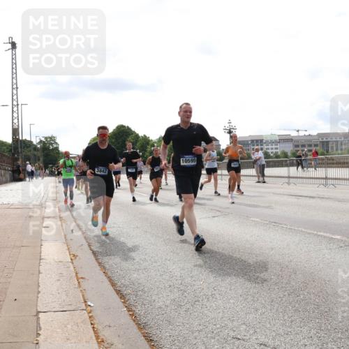 29.06.2025 - hella hamburg halbmarathon Lena Gebhardt http://msf.ph/oto/8277421 29.06.2025 10:20:22 Lombardsbrücke 3842, 7101, 10595, 10414, 1011, 1046, 1069, 1110, 1115, 1154, 1471, 1474, 2053, 2064, 2478, 3278, 3434, 3733, 3842, 4154, 4166, 4422, 4539, 4585, 4614, 4737, 4739, 4754, 4869, 5181, 5397, 5556, 5625, 5659, 5811, 5812, 5831, 5937, 6951, 7018, 7101, 7131, 7137, 7519, 7739, 7744, 7808, 8025, 8387, 8462, 8588, 8738, 9136, 9196, 9722, 9735, 9873, 10041, 10414, 10550, 10595, 10613, 10622, 10647, 10701, 10754, 11028, 11603, 11835, 11995 meine-sportfotos.de