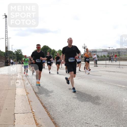 29.06.2025 - hella hamburg halbmarathon Lena Gebhardt http://msf.ph/oto/8277472 29.06.2025 10:20:22 Lombardsbrücke 3842, 58120, 10595, 10414, 7101, 1011, 1046, 1069, 1110, 1115, 1154, 1471, 1474, 2053, 2064, 2478, 3278, 3434, 3733, 3842, 4154, 4166, 4422, 4539, 4585, 4614, 4737, 4739, 4754, 4869, 5181, 5397, 5556, 5625, 5659, 5811, 5812, 5831, 5937, 6951, 7018, 7101, 7131, 7137, 7519, 7739, 7744, 7808, 8025, 8387, 8462, 8588, 8738, 9136, 9196, 9722, 9735, 9873, 10041, 10414, 10550, 10595, 10613, 10622, 10647, 10701, 10754, 11028, 11603, 11835, 11995 meine-sportfotos.de