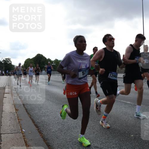 29.06.2025 - hella hamburg halbmarathon Lena Gebhardt http://msf.ph/oto/8277508 29.06.2025 09:45:26 Lombardsbrücke 57, 12988, 358, 57, 1707, 1758, 1827, 1990, 2689, 2746, 3043, 3201, 4050, 4129, 4679, 4698, 4749, 5070, 5269, 5328, 5746, 5826, 6358, 6619, 6781, 7272, 7389, 7481, 7651, 7723, 8190, 8209, 8883, 9137, 9381, 9571, 9634, 10017, 10171, 10486, 10876, 11120, 11169, 11413, 11857, 12049, 12234, 12308, 12595, 12691, 12900, 12988, 13066, 13618, 14028, 14140, 14164, 14289, 15672, 15883, 16157, 16713, 16818, 17428 meine-sportfotos.de