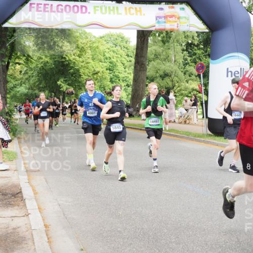 29.06.2025 - hella hamburg halbmarathon MichiJ http://msf.ph/oto/8277527 29.06.2025 10:57:12 Zwischen KM18-KM19 2055, 2277, 3834, 5845, 8755, 10685, 11271, 13796, 14404, 14497, 16441 meine-sportfotos.de