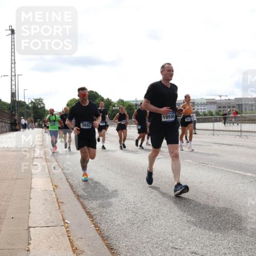 29.06.2025 - hella hamburg halbmarathon Lena Gebhardt http://msf.ph/oto/8277528 29.06.2025 10:20:22 Lombardsbrücke 7101, 3842, 10595, 1041, 1011, 1046, 1069, 1110, 1115, 1154, 1471, 1474, 2053, 2064, 2478, 3278, 3434, 3733, 3842, 4154, 4166, 4422, 4539, 4585, 4614, 4737, 4739, 4754, 4869, 5181, 5397, 5556, 5625, 5659, 5811, 5812, 5831, 5937, 6951, 7018, 7101, 7131, 7137, 7519, 7739, 7744, 7808, 8025, 8387, 8462, 8588, 8738, 9136, 9196, 9722, 9735, 9873, 10041, 10414, 10550, 10595, 10613, 10622, 10647, 10701, 10754, 11028, 11603, 11835, 11995 meine-sportfotos.de