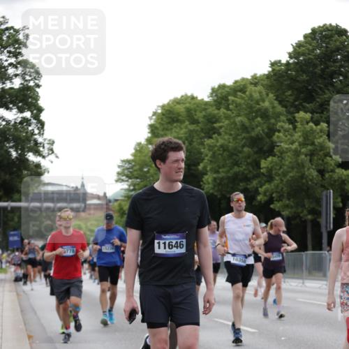 29.06.2025 - hella hamburg halbmarathon Jannik Wohlers http://msf.ph/oto/8277544 29.06.2025 10:34:37 Lombardsbrücke 1284, 1497, 1849, 2355, 3409, 4564, 4884, 5027, 6310, 6335, 6379, 6397, 6803, 7267, 7299, 8369, 8793, 9248, 10358, 10464, 10606, 11646, 12019, 12236, 12555, 12764, 13537, 13623, 13829, 14527, 15226, 15405, 15488, 15732, 15984, 16471, 16778, 16860, 17344 meine-sportfotos.de