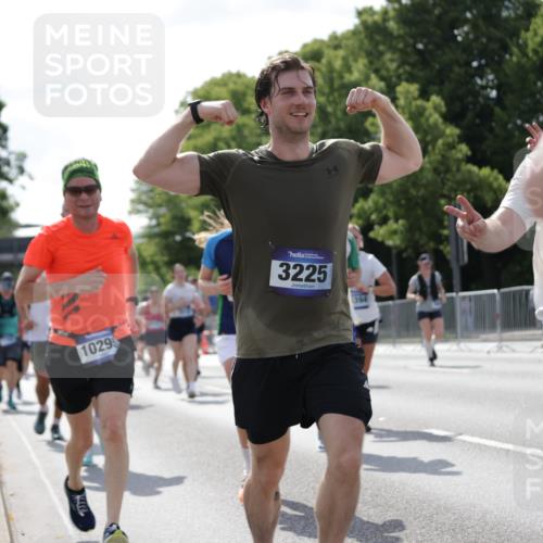 29.06.2025 - hella hamburg halbmarathon Jannik Wohlers http://msf.ph/oto/8277559 29.06.2025 10:02:15 Lombardsbrücke 1702, 1733, 2685, 2712, 2819, 3225, 3780, 3919, 5734, 6752, 7049, 7869, 7888, 8003, 8364, 8624, 8662, 8749, 9006, 9131, 9554, 9986, 10128, 10295, 10539, 11250, 11515, 11702, 11782, 11968, 12978, 13184, 13488, 13491, 13932, 14732, 15291, 15394, 15834, 15993, 16654, 17077, 17757, 17931, 17939, 18624, 19117, 19146, 19165, 19173, 19176 meine-sportfotos.de