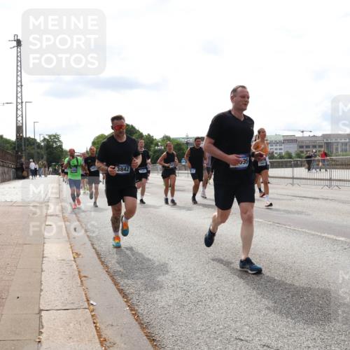 29.06.2025 - hella hamburg halbmarathon Lena Gebhardt http://msf.ph/oto/8277572 29.06.2025 10:20:22 Lombardsbrücke 3842, 7101, 35, 1041, 1011, 1046, 1069, 1110, 1115, 1154, 1471, 1474, 2053, 2064, 2478, 3278, 3434, 3733, 3842, 4154, 4166, 4422, 4539, 4585, 4614, 4737, 4739, 4754, 4869, 5181, 5397, 5556, 5625, 5659, 5811, 5812, 5831, 5937, 6951, 7018, 7101, 7131, 7137, 7519, 7739, 7744, 7808, 8025, 8387, 8462, 8588, 8738, 9136, 9196, 9722, 9735, 9873, 10041, 10414, 10550, 10595, 10613, 10622, 10647, 10701, 10754, 11028, 11603, 11835, 11995 meine-sportfotos.de