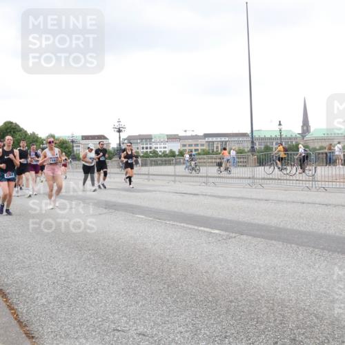 29.06.2025 - hella hamburg halbmarathon Lena Gebhardt http://msf.ph/oto/8277580 29.06.2025 10:54:46 Lombardsbrücke 2244, 1198, 1822, 1949, 2084, 2244, 2532, 2566, 2586, 2632, 3002, 3364, 3761, 3795, 3857, 4191, 4192, 4720, 4971, 5185, 5216, 5309, 5392, 5500, 5727, 5882, 5933, 5993, 6023, 6279, 6839, 6982, 7670, 7986, 8012, 8186, 8801, 8803, 9130, 9521, 9596, 10109, 10331, 10471, 10686, 11033, 11226, 11287, 11354, 11567, 11569, 11788, 11908, 12240, 12268, 12270, 12930, 13272, 13283, 13944, 13945, 13979, 13980 meine-sportfotos.de