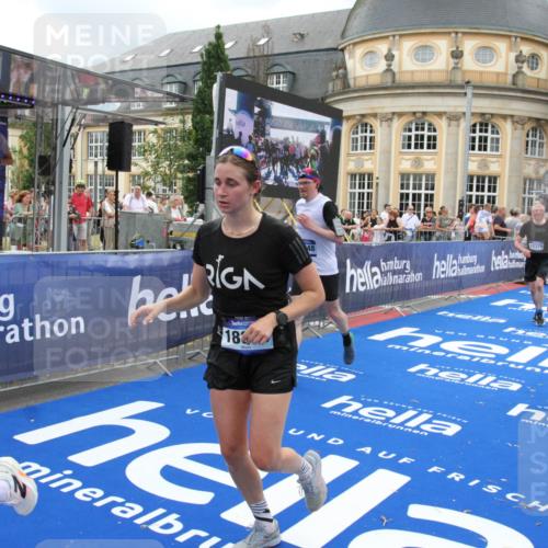 29.06.2025 - hella hamburg halbmarathon Michael Strokosch http://msf.ph/oto/8277602 29.06.2025 10:54:06 Ziel 1151, 1410, 1815, 2432, 3096, 3208, 3209, 6356, 6374, 6581, 8394, 9032, 11499, 11789, 12379, 13869, 16871, 17348, 18308 meine-sportfotos.de