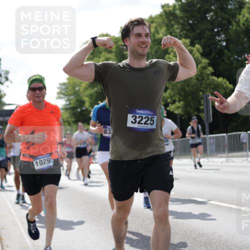 29.06.2025 - hella hamburg halbmarathon Jannik Wohlers http://msf.ph/oto/8277629 29.06.2025 10:02:15 Lombardsbrücke 1702, 1733, 2685, 2712, 2819, 3225, 3780, 3919, 5734, 6752, 7049, 7869, 7888, 8003, 8364, 8624, 8662, 8749, 9006, 9131, 9554, 9986, 10128, 10295, 10539, 11250, 11515, 11702, 11782, 11968, 12978, 13184, 13488, 13491, 13932, 14732, 15291, 15394, 15834, 15993, 16654, 17077, 17757, 17931, 17939, 18624, 19117, 19146, 19165, 19173, 19176 meine-sportfotos.de