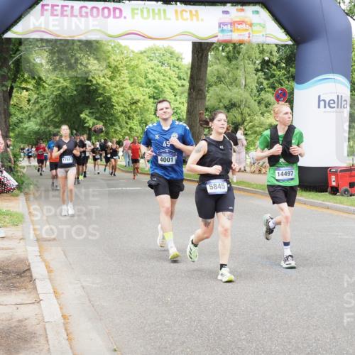 29.06.2025 - hella hamburg halbmarathon MichiJ http://msf.ph/oto/8277632 29.06.2025 10:57:13 Zwischen KM18-KM19 2277, 3834, 5845, 8755, 10685, 11271, 13796, 14404, 14497, 16441 meine-sportfotos.de