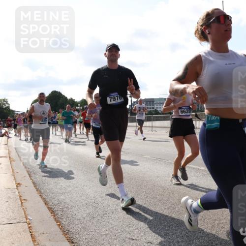 29.06.2025 - hella hamburg halbmarathon Lena Gebhardt http://msf.ph/oto/8277670 29.06.2025 09:57:55 Lombardsbrücke 1870, 12961, 7976, 12224, 6628, 1034, 1086, 1094, 1179, 1193, 1258, 1320, 1321, 1335, 1422, 1563, 1870, 2070, 2138, 2252, 2397, 2417, 2444, 2448, 2488, 2612, 2636, 2711, 2946, 3048, 3058, 3091, 3096, 3114, 3251, 3999, 4261, 4379, 4814, 4986, 5024, 5032, 5305, 5633, 5672, 5775, 5820, 5907, 6164, 6355, 6356, 6374, 6569, 6580, 6585, 6628, 6754, 6776, 6795, 7065, 7134, 7397, 7409, 7478, 7509, 7594, 7646, 7724, 7742, 7930, 7932, 7952, 7973, 7976, 8508 meine-sportfotos.de