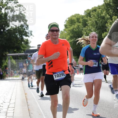 29.06.2025 - hella hamburg halbmarathon Jannik Wohlers http://msf.ph/oto/8277703 29.06.2025 10:02:15 Lombardsbrücke 1702, 1733, 2685, 2712, 2819, 3225, 3780, 3919, 5734, 6752, 7049, 7869, 7888, 8003, 8364, 8624, 8662, 8749, 9006, 9131, 9554, 9986, 10128, 10295, 10539, 11250, 11515, 11702, 11782, 11968, 12978, 13184, 13488, 13491, 13932, 14732, 15291, 15394, 15834, 15993, 16654, 17077, 17757, 17931, 17939, 18624, 19117, 19146, 19165, 19173, 19176 meine-sportfotos.de